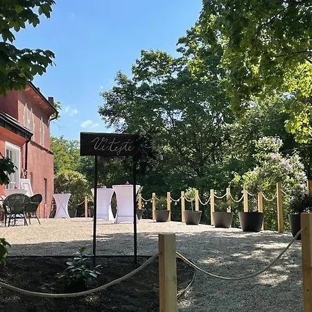 Zámecká Stodola - červený Hrádek U Sedlčan