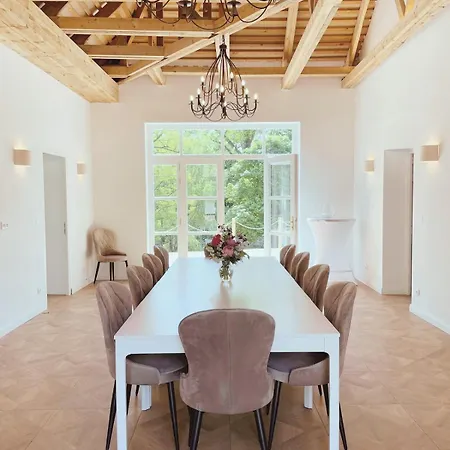 Zámecká Stodola - červený Hrádek U Sedlčan Selčan