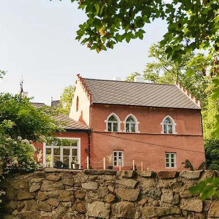 Zámecká Stodola - červený Hrádek U Sedlčan * Selčan