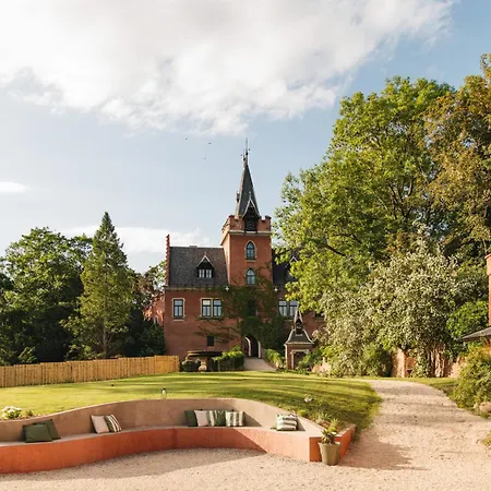 Zámecká Stodola - červený Hrádek U Sedlčan * Selčan