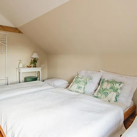 Zámecká Stodola - červený Hrádek U Sedlčan Selčan