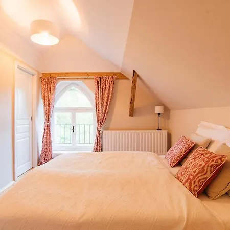 Zámecká Stodola - červený Hrádek U Sedlčan Selčan