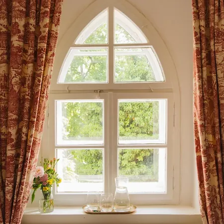 Zámecká Stodola - červený Hrádek U Sedlčan * Selčan