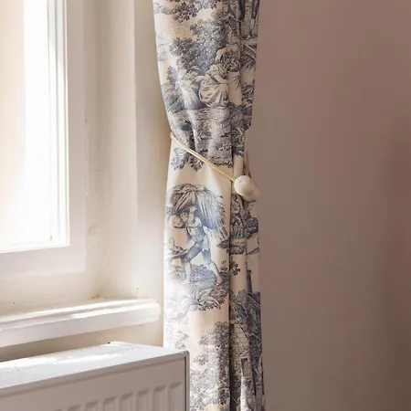 Zámecká Stodola - červený Hrádek U Sedlčan * Selčan