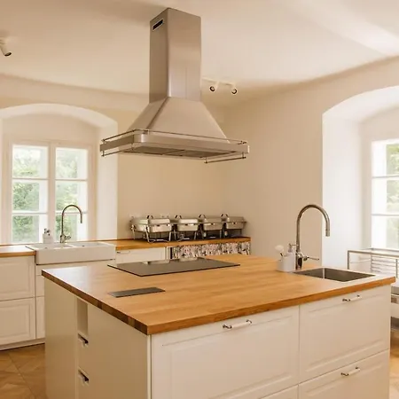 Zámecká Stodola - červený Hrádek U Sedlčan Selčan