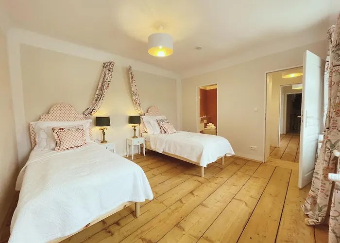 Zamecka Stodola - Cerveny Hradek U Sedlcan *