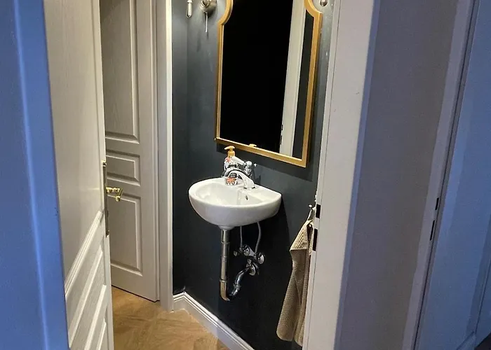 Zamecka Stodola - Cerveny Hradek U Sedlcan Selčan