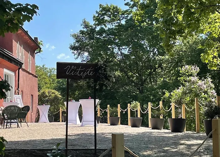 Zamecka Stodola - Cerveny Hradek U Sedlcan