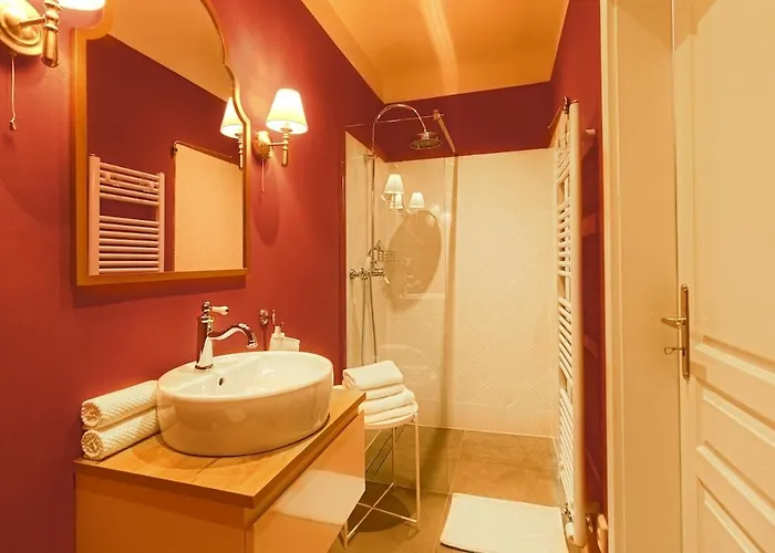 Zamecka Stodola - Cerveny Hradek U Sedlcan