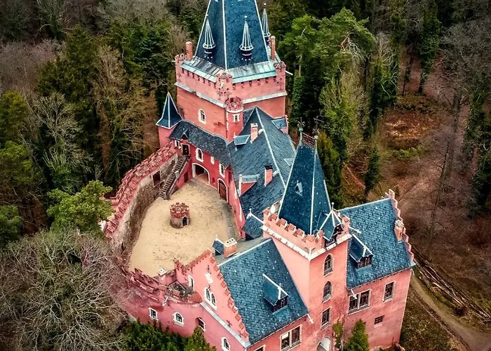 Dom wakacyjny Zamecka Stodola - Cerveny Hradek U Sedlcan