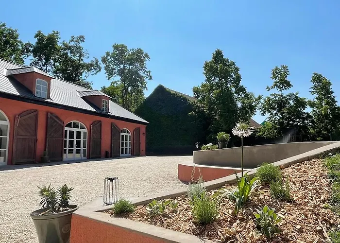 Zamecka Stodola - Cerveny Hradek U Sedlcan * Selčan