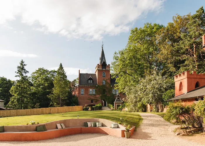 Zamecka Stodola - Cerveny Hradek U Sedlcan * Selčan