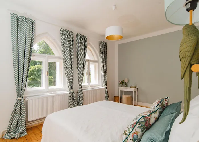 Zamecka Stodola - Cerveny Hradek U Sedlcan *