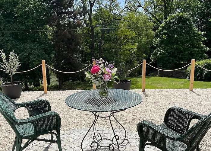 Zamecka Stodola - Cerveny Hradek U Sedlcan Selčan