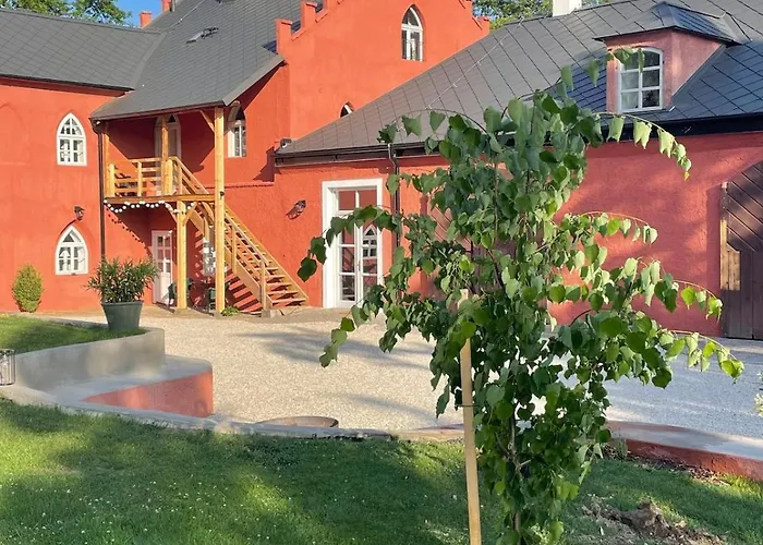 Zamecka Stodola - Cerveny Hradek U Sedlcan *