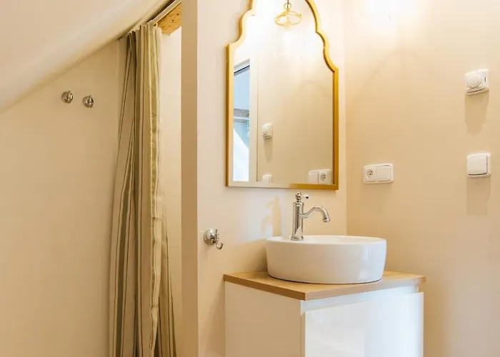 Zamecka Stodola - Cerveny Hradek U Sedlcan Selčan