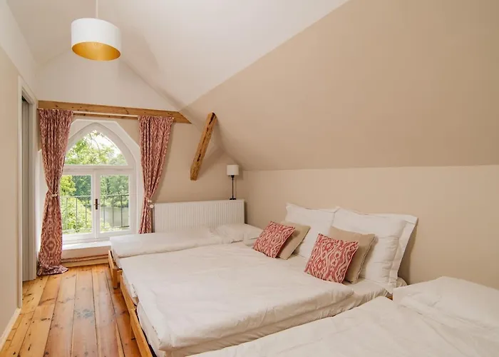 Zamecka Stodola - Cerveny Hradek U Sedlcan