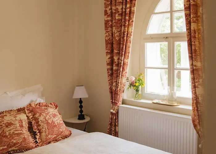 Zamecka Stodola - Cerveny Hradek U Sedlcan *