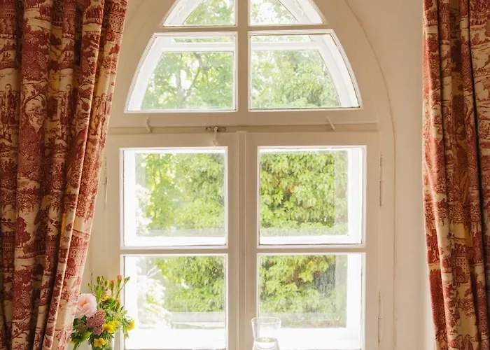 Zamecka Stodola - Cerveny Hradek U Sedlcan * Selčan