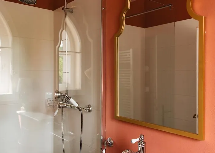 Zamecka Stodola - Cerveny Hradek U Sedlcan Selčan