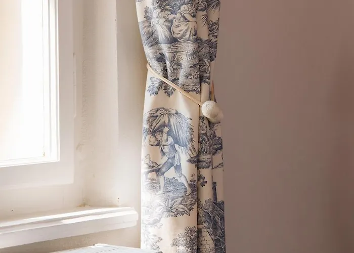 Zamecka Stodola - Cerveny Hradek U Sedlcan * Selčan