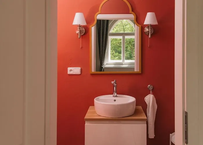 Zamecka Stodola - Cerveny Hradek U Sedlcan Selčan