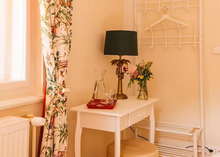 Zamecka Stodola - Cerveny Hradek U Sedlcan *