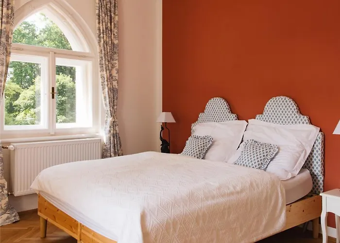 Zamecka Stodola - Cerveny Hradek U Sedlcan *