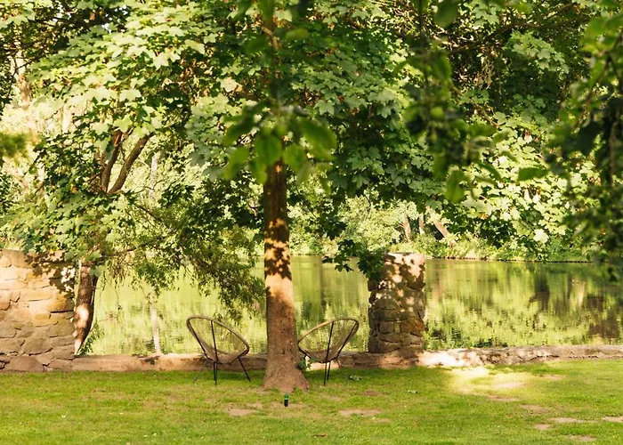 Zamecka Stodola - Cerveny Hradek U Sedlcan * Selčan